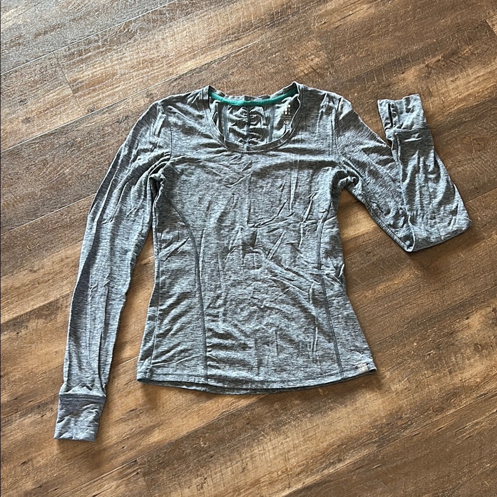 Title Nine Space Dye Gray Long Sleeve Top